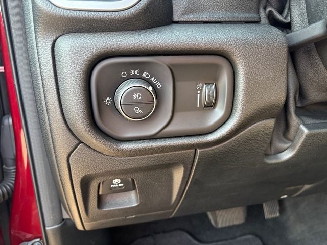 2020 RAM 1500 Big Horn Crew Cab 4x4 5'7' Box