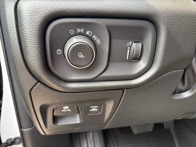 2026 RAM Ram 1500 RAM 1500 TRADESMAN CREW CAB 4X4 5'7' BOX