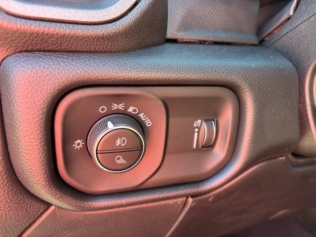 2027 RAM Ram 3500 RAM 3500 TRADESMAN CREW CAB 4X4 8' BOX