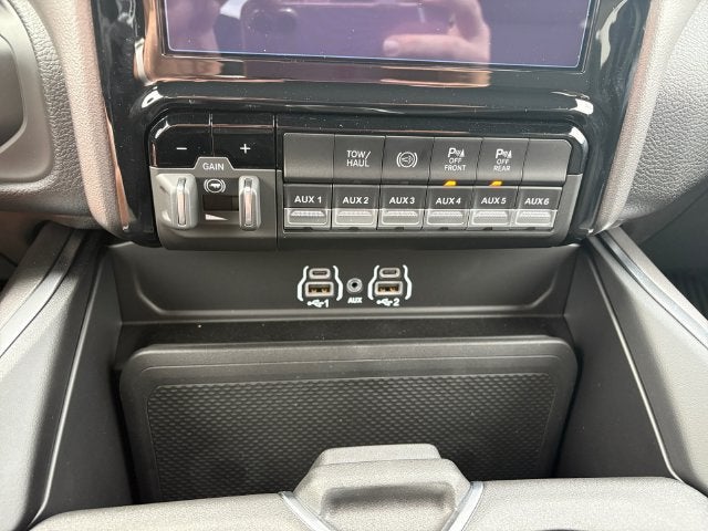 2027 RAM Ram 3500 RAM 3500 BIG HORN CREW CAB 4X4 8' BOX